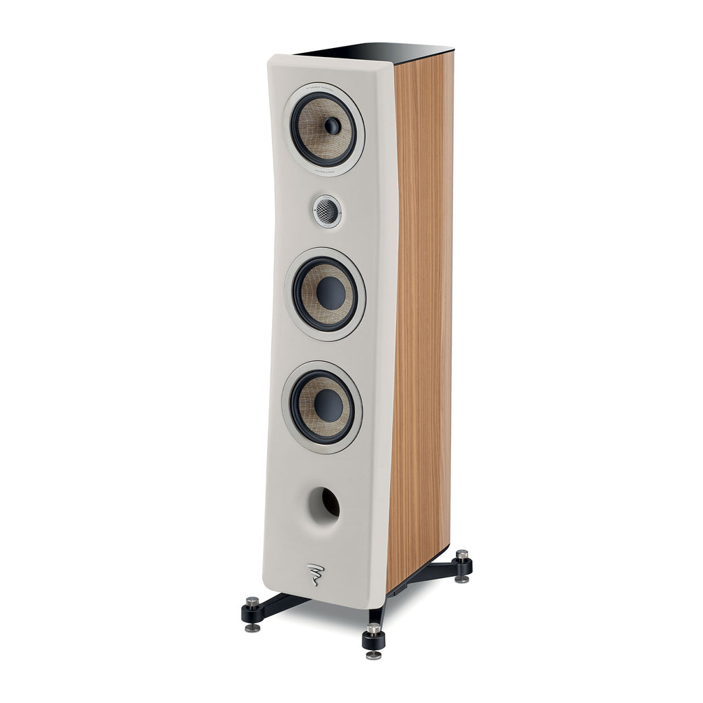 Angled view of Focal Kanta N°2