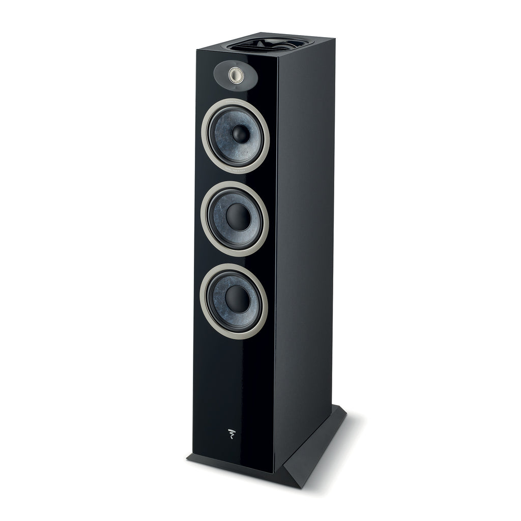Angled view of Focal Theva N°3D