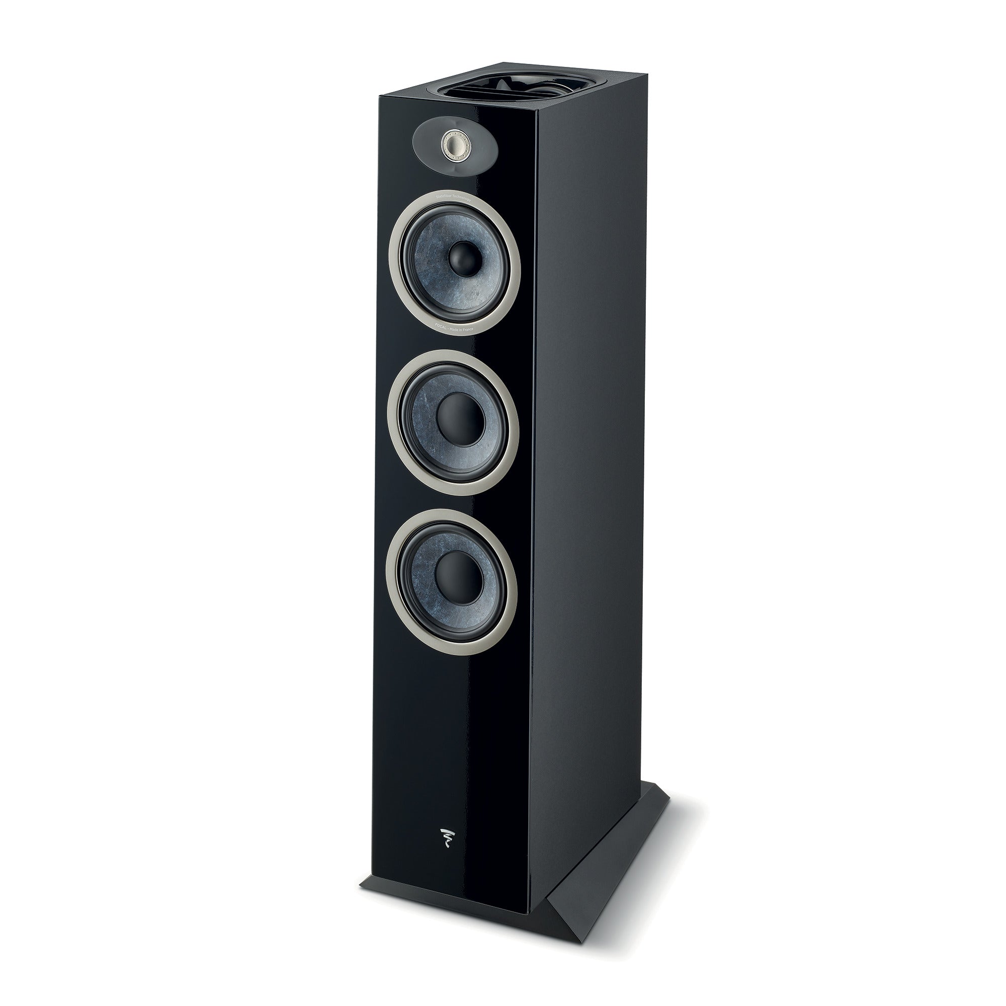 Angled view of Focal Theva N°3D