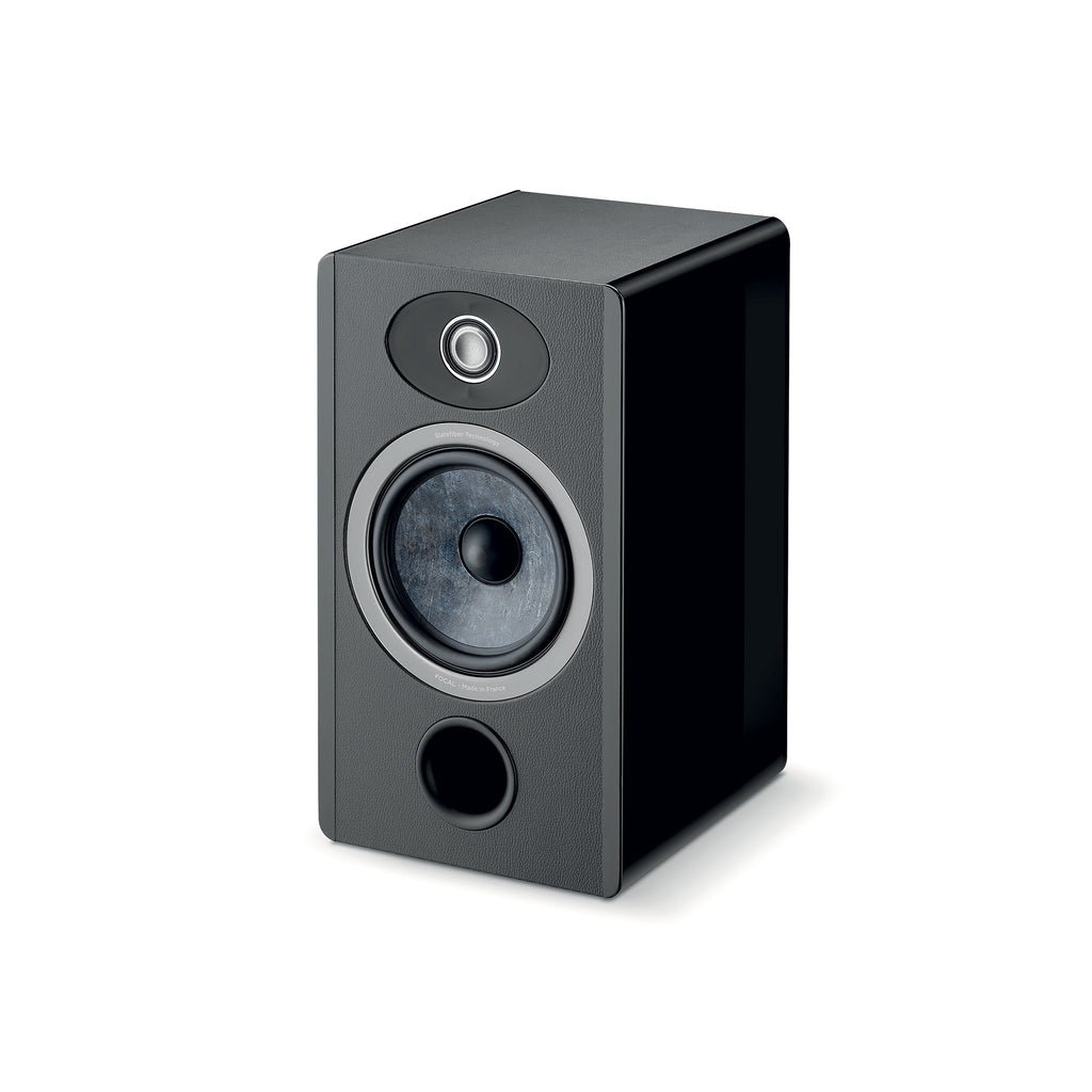 Angled view of Focal Vestia N°1